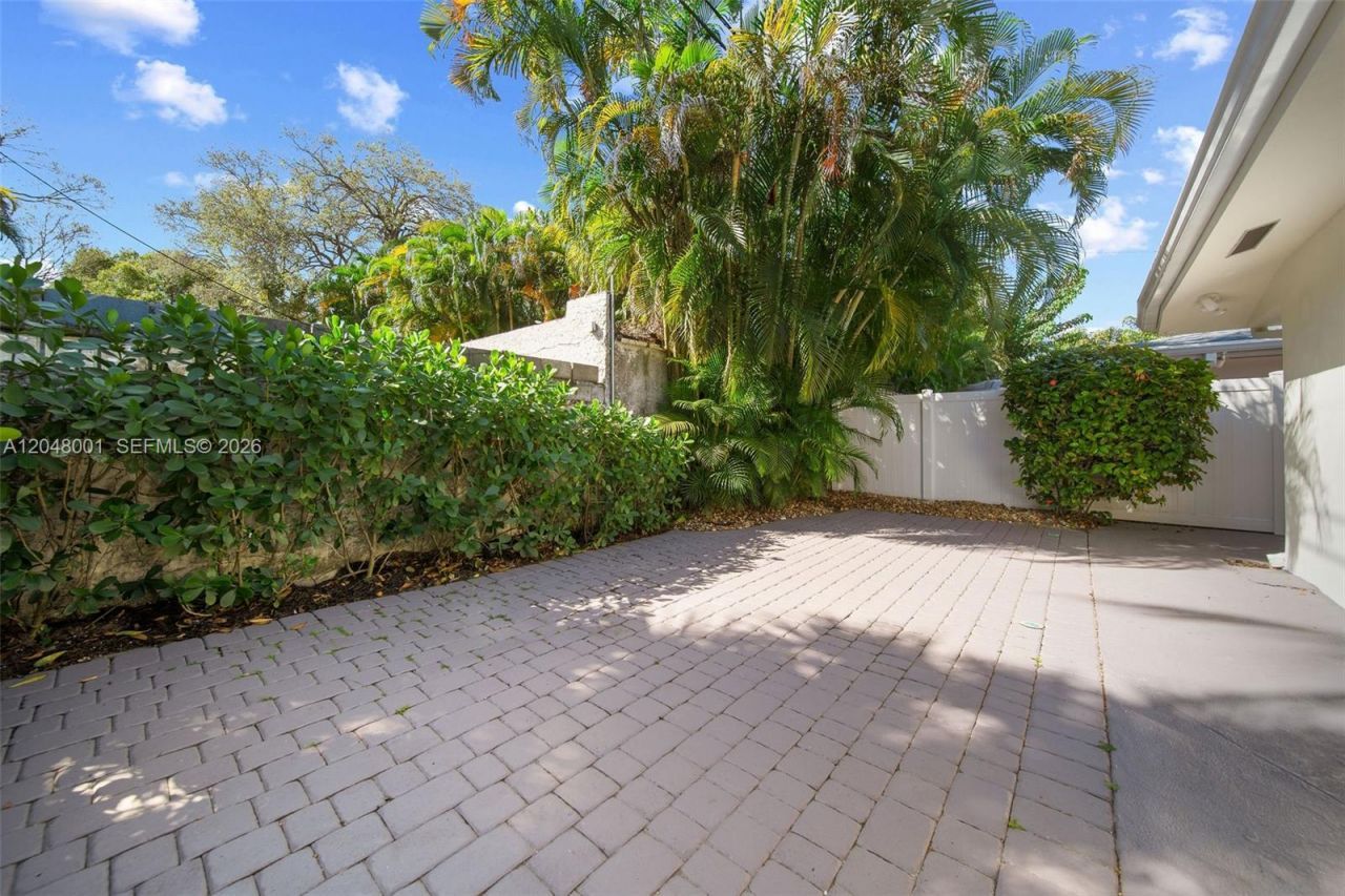 1634 NE 4th Pl, Fort Lauderdale, FL 33301 Photo