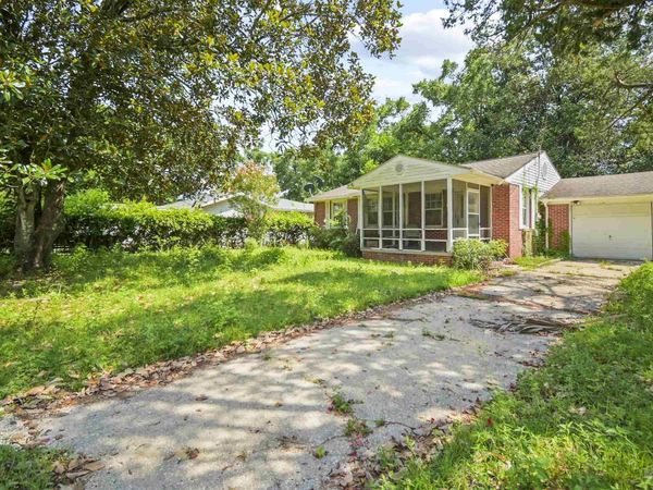 9 Rue Max, Pensacola, FL 32507