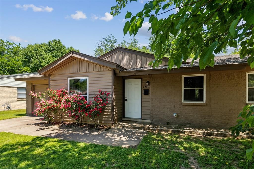 1202 Johns Drive, Euless, TX 76039 Main Photo