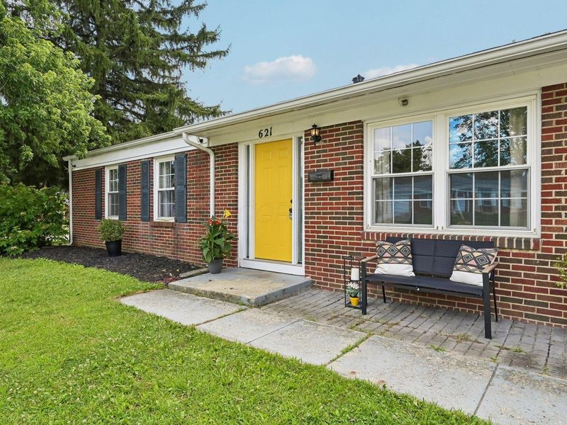 621 King George Avenue, Columbus, OH 43230 Photo 2