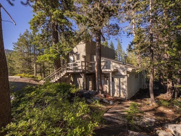 125 S Yuba Dr, Soda Springs, CA 95728