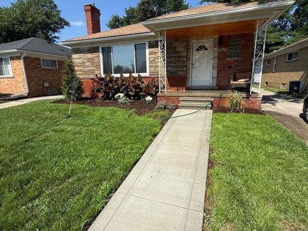 24091 Eastwood Street, Oak Park, MI 48237