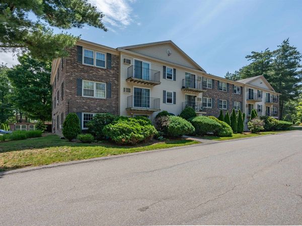 7 Autumn Leaf Drive, Unit 3, Nashua, NH 03060