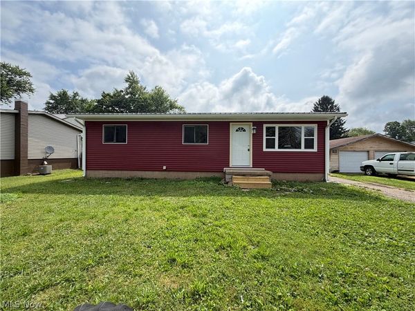 591 Chestnut Street , Newcomerstown, OH 43832