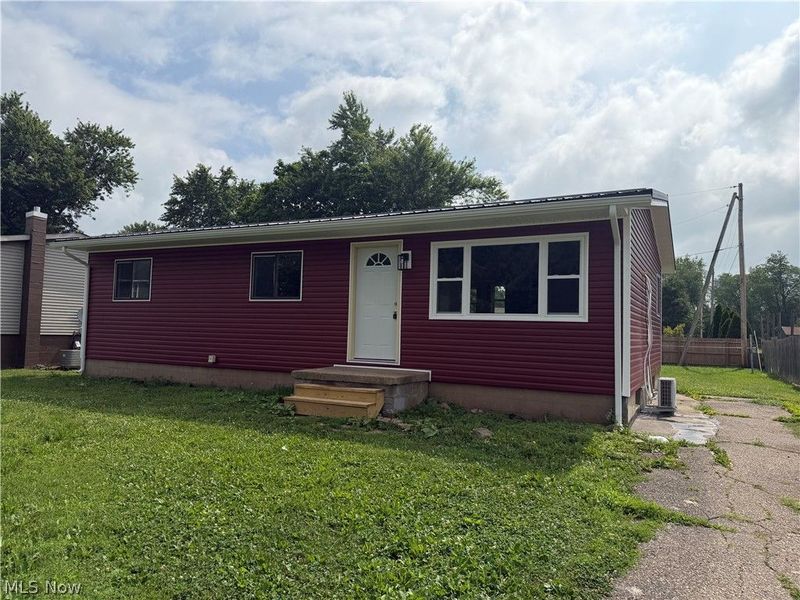 591 Chestnut Street, Newcomerstown, OH 43832 Photo 2