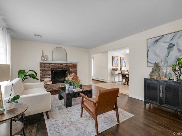17 Doxey Drive , Glen Cove, NY 11542