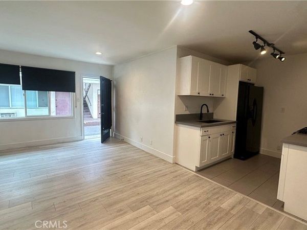 14222 Calvert Street, Unit 3, Van Nuys, CA 91401