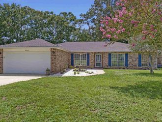 2040 Winners Cir Cantonment, FL 32533