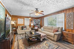 611 Collins St.  photo 4