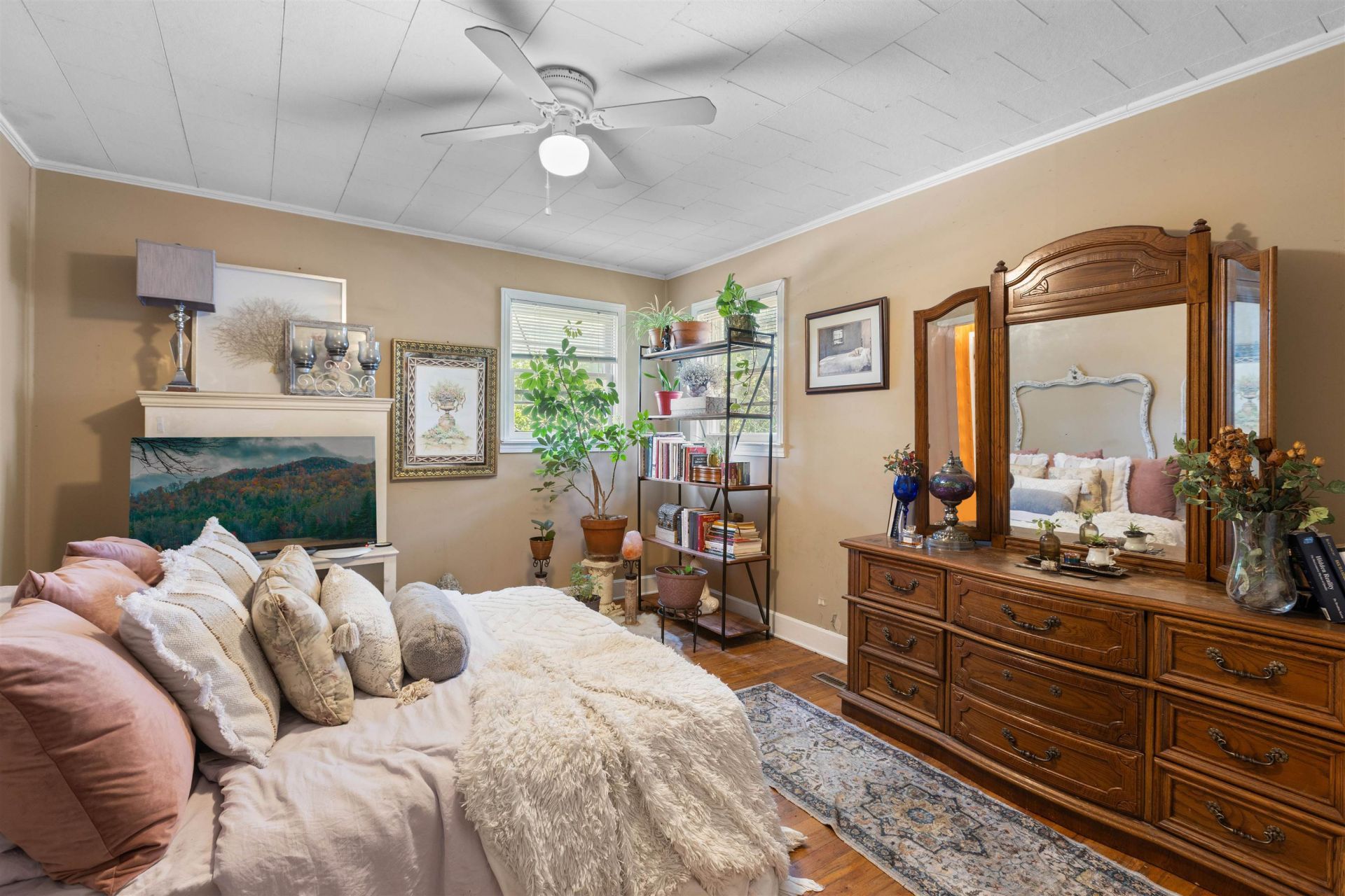 611 Collins St.  Photo 8