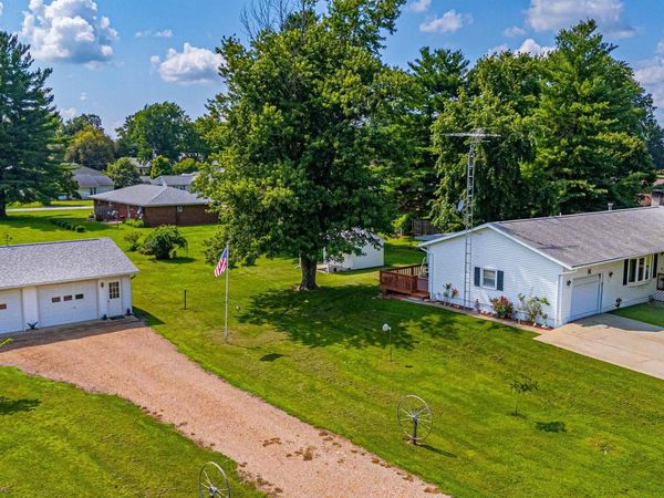 121 ELM Street, Latham, IL 62543