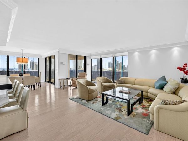 19667 Turnberry Way, Unit 19K, Aventura, FL 33180