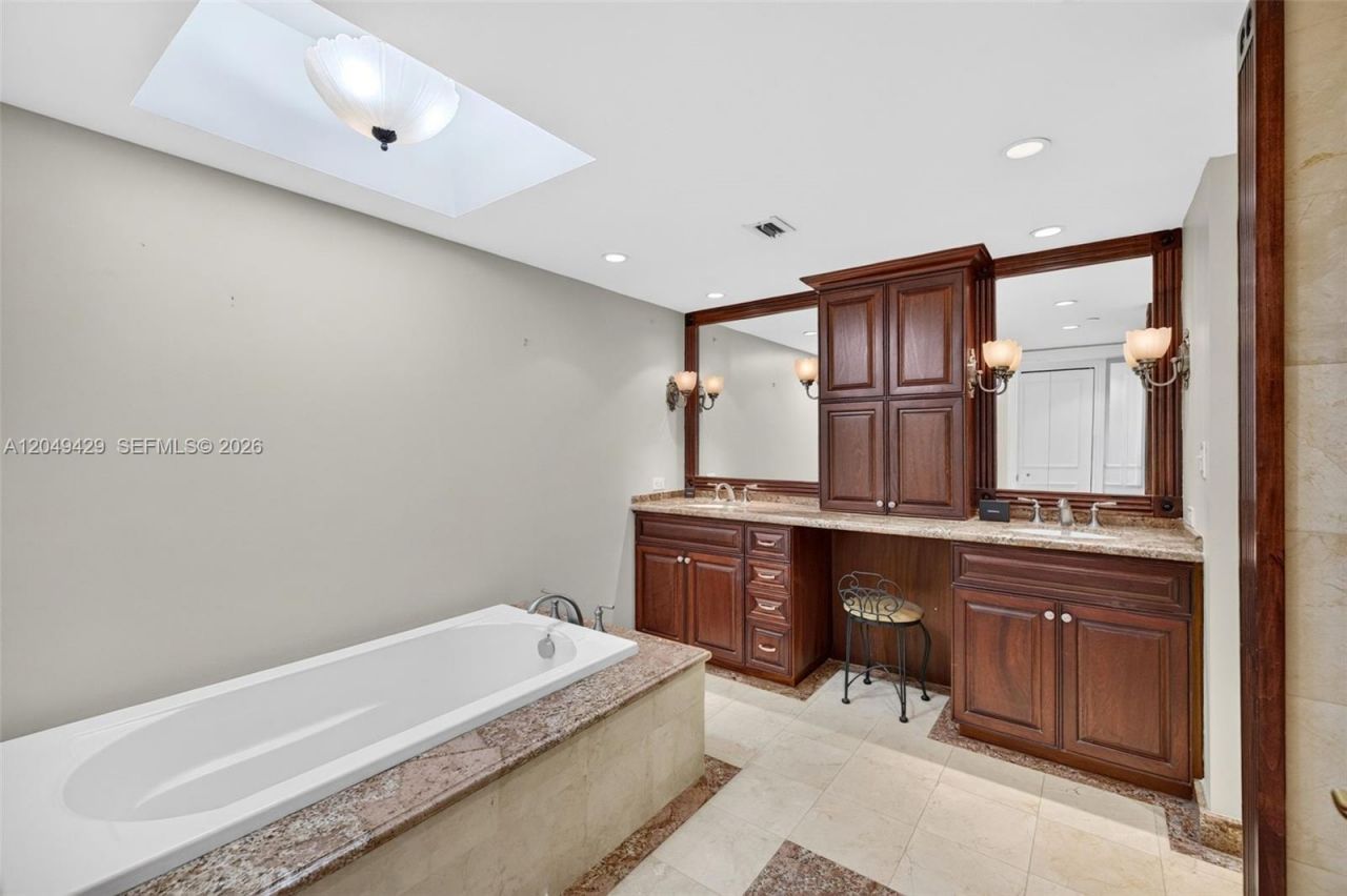 19667 Turnberry Way, Unit 19K, Aventura, FL 33180 Photo