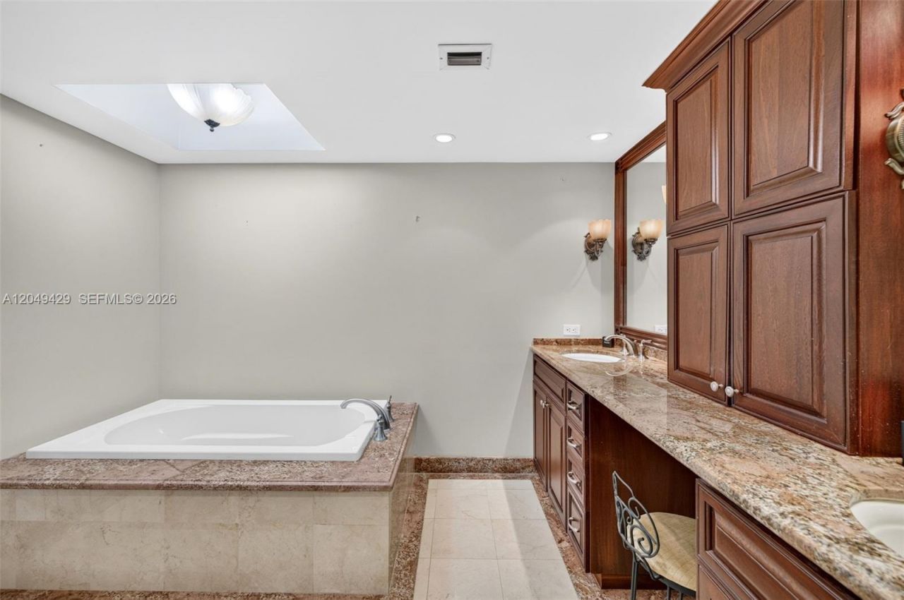 19667 Turnberry Way, Unit 19K, Aventura, FL 33180 Photo
