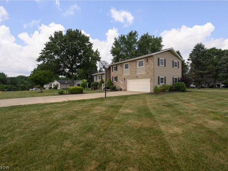 6775 Lake Cable Avenue, North Canton, OH 44720 Photo 3