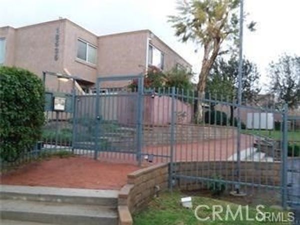 18535 Mayall Street, Unit J, Northridge, CA 91324