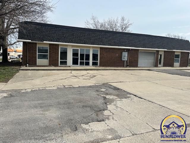 2852 Four Wheel Dr, Lawrence, KS 66047 Main Photo