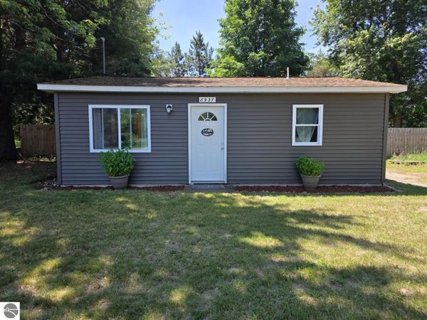 8937 Valley Road, Nw, Rapid City, MI 49646