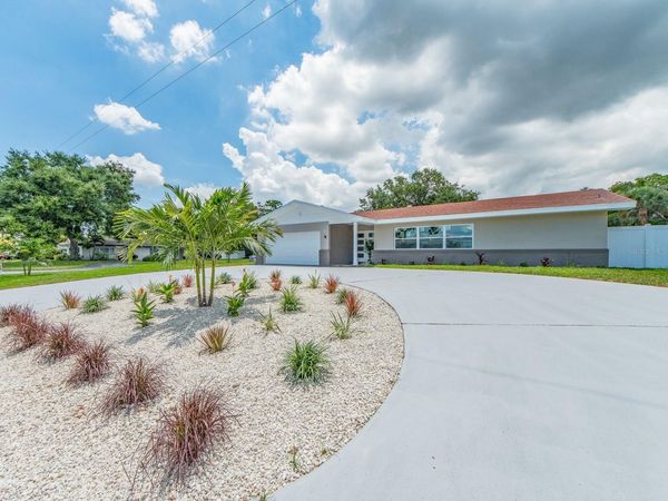 201 HARBOR BLUFF DRIVE , LARGO, FL 33770