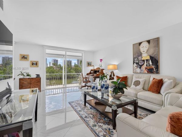 2930 Point East Dr , Unit E201, Aventura, FL 33160