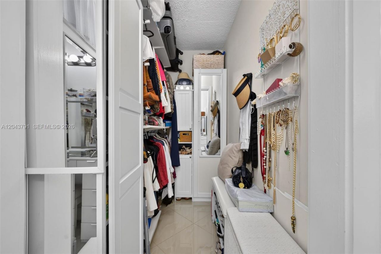 2930 Point East Dr , Unit E201, Aventura, FL 33160 Photo