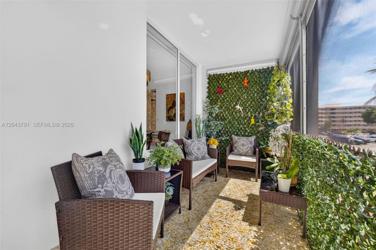 2930 Point East Dr , Unit E201, Aventura, FL 33160 Photo
