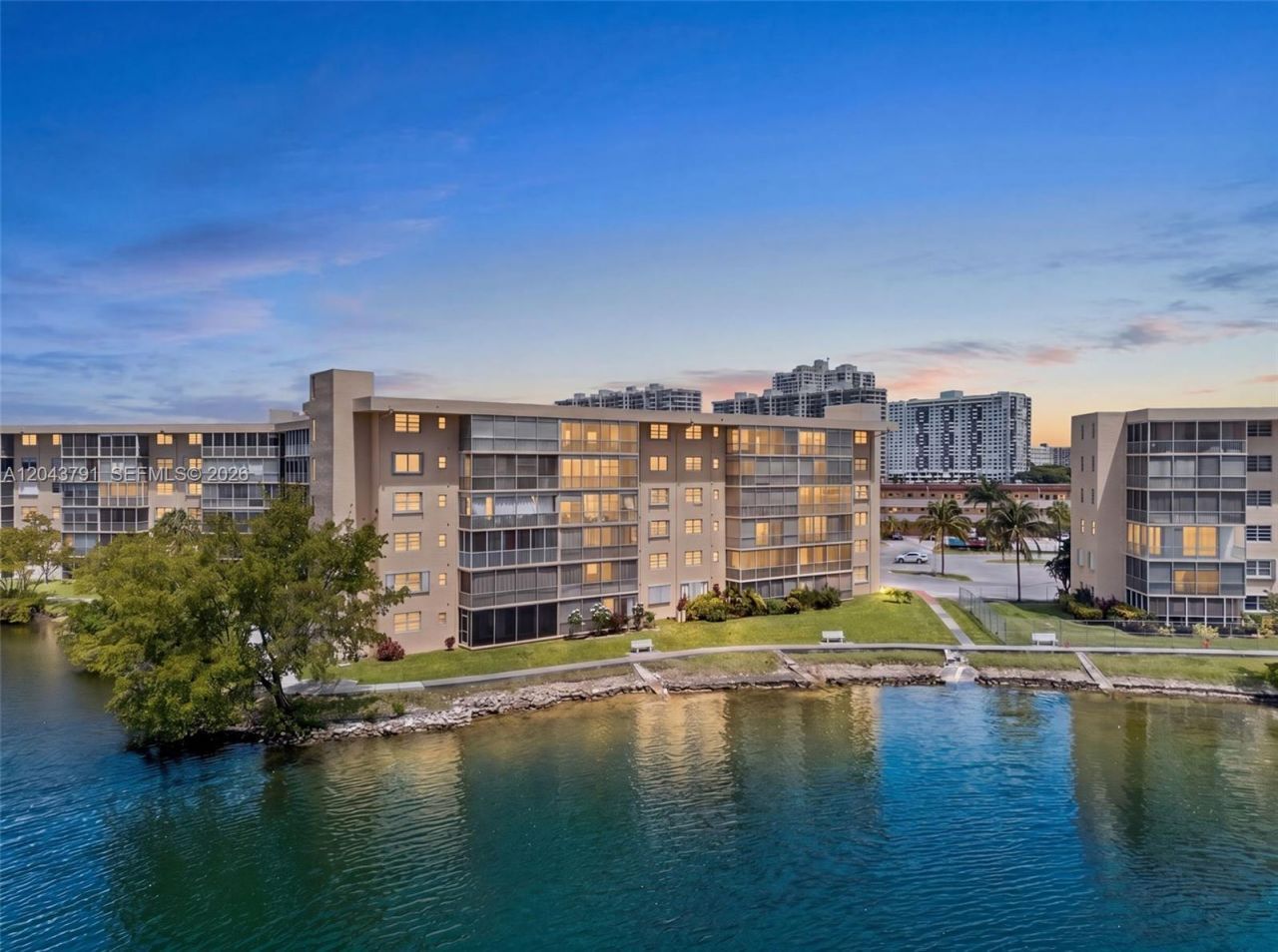 2930 Point East Dr , Unit E201, Aventura, FL 33160 Photo