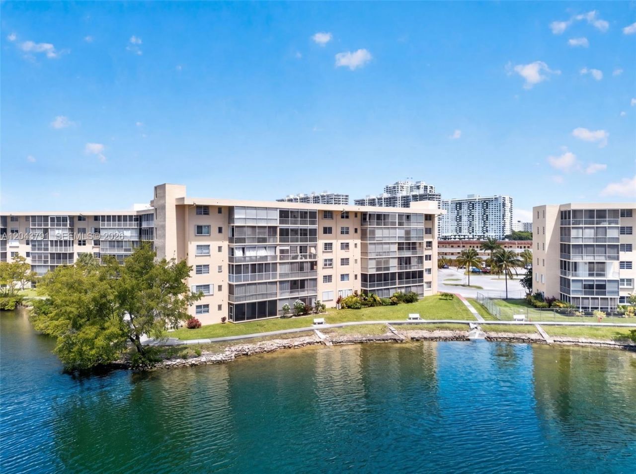 2930 Point East Dr , Unit E201, Aventura, FL 33160 Photo
