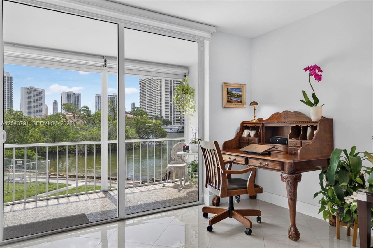 2930 Point East Dr , Unit E201, Aventura, FL 33160 Photo