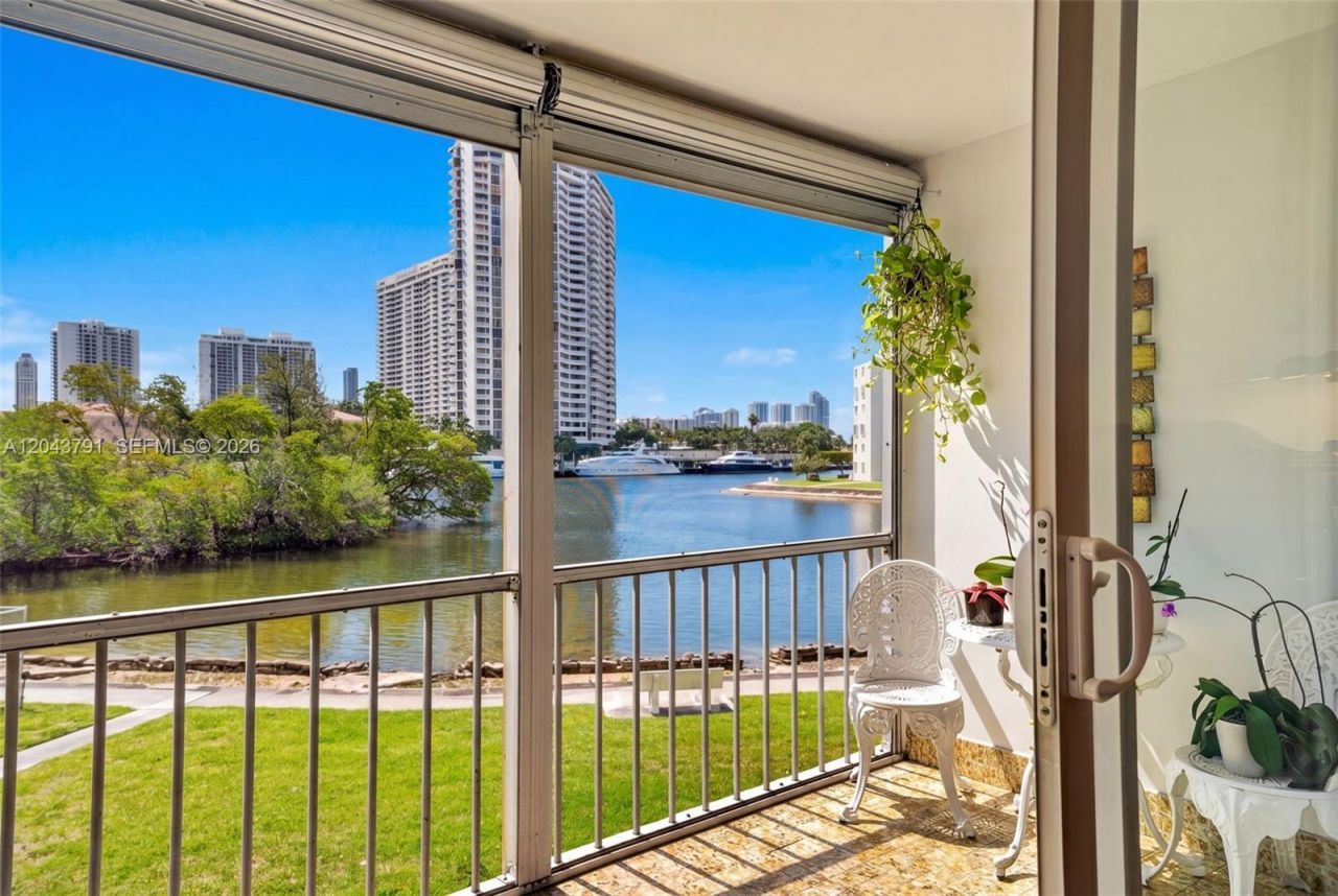 2930 Point East Dr , Unit E201, Aventura, FL 33160 Photo