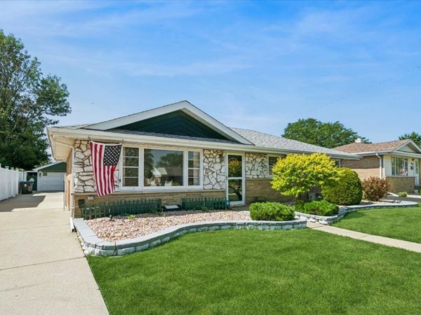 7821 W 73rd Place, Bridgeview, IL 60455