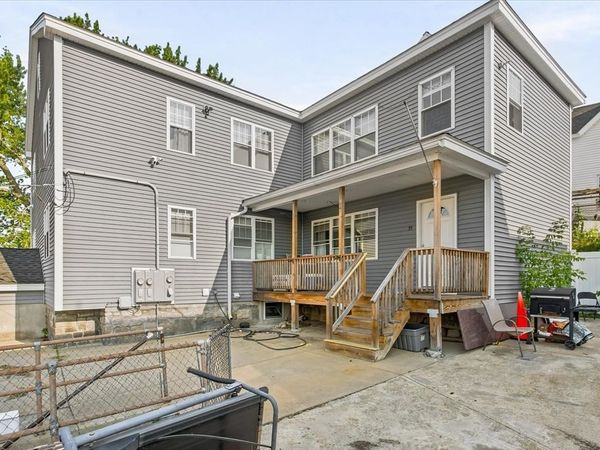 35 Shaw St, Lowell, MA 01851