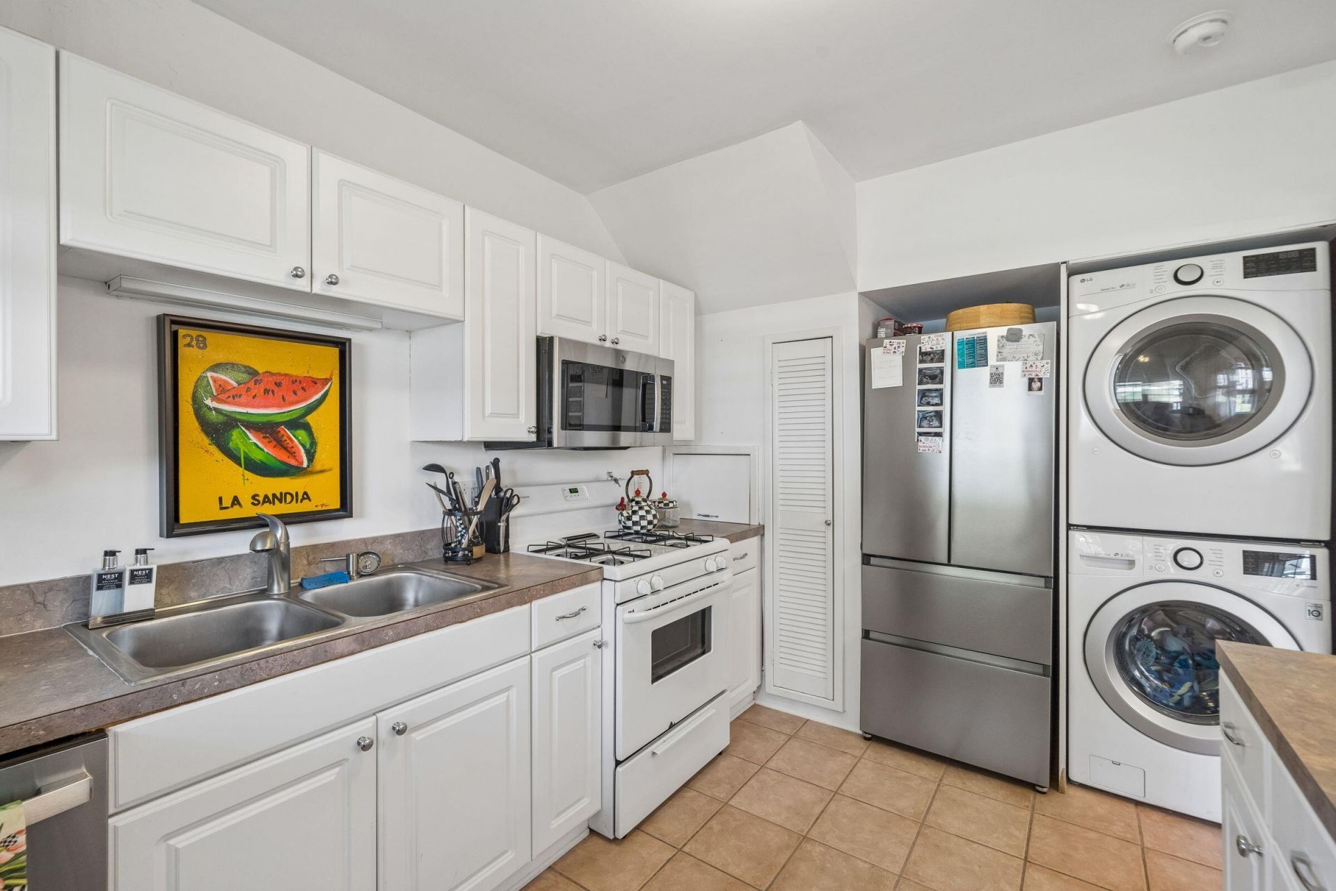 17 8th Avenue Photo 16