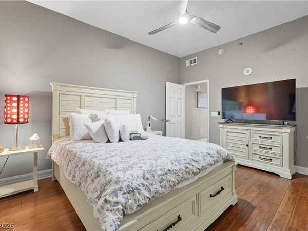 150 LAS VEGAS BLVD N, Unit 1114, Las Vegas, NV 89101