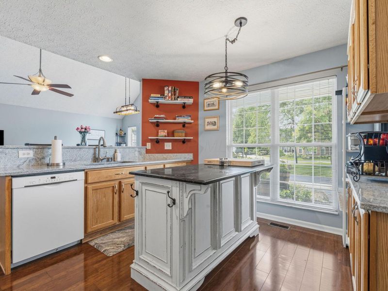 8648 Lazelle Village Drive, Lewis Center, OH 43035 Photo 18