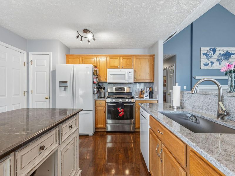 8648 Lazelle Village Drive, Lewis Center, OH 43035 Photo 22