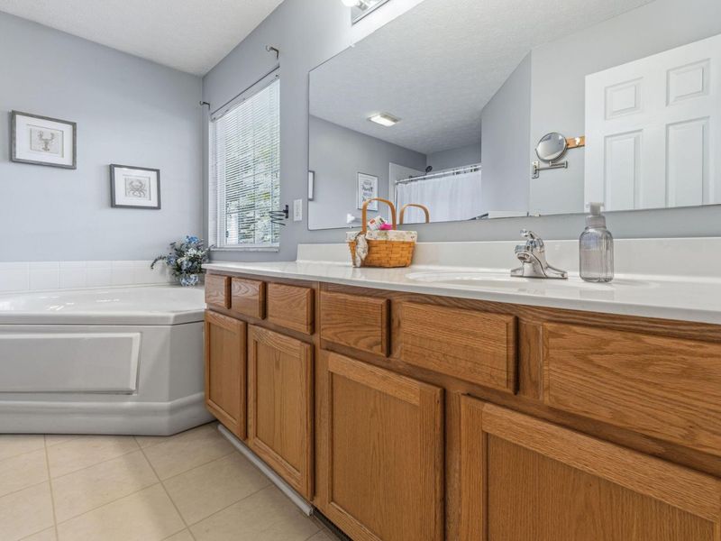 8648 Lazelle Village Drive, Lewis Center, OH 43035 Photo 31