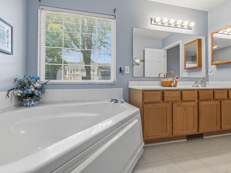 8648 Lazelle Village Drive, Lewis Center, OH 43035 Photo 33