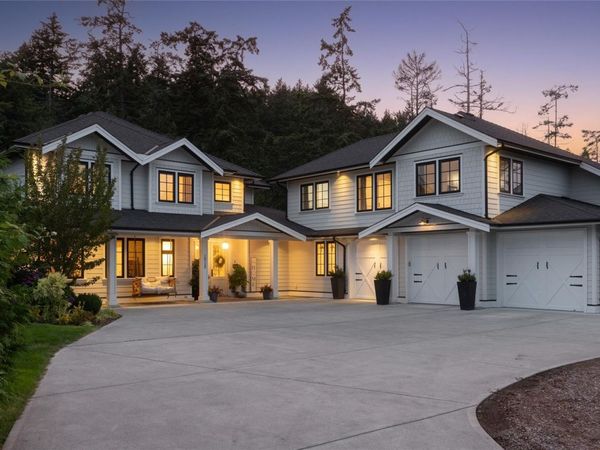10730 Bayfield Rd, North Saanich, BC V8L 5S7