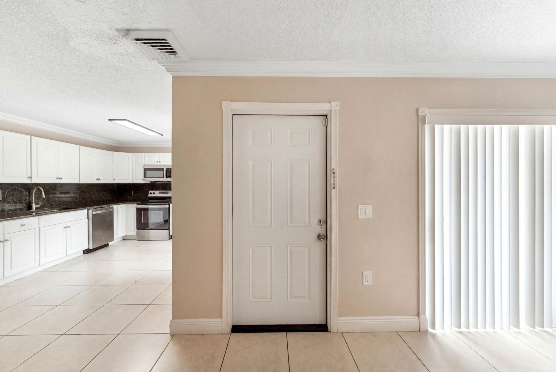 915 9th Way, West Palm Beach, FL 33407 Photo