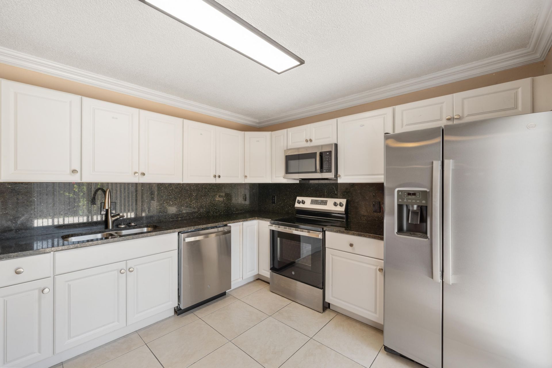 915 9th Way, West Palm Beach, FL 33407 Photo