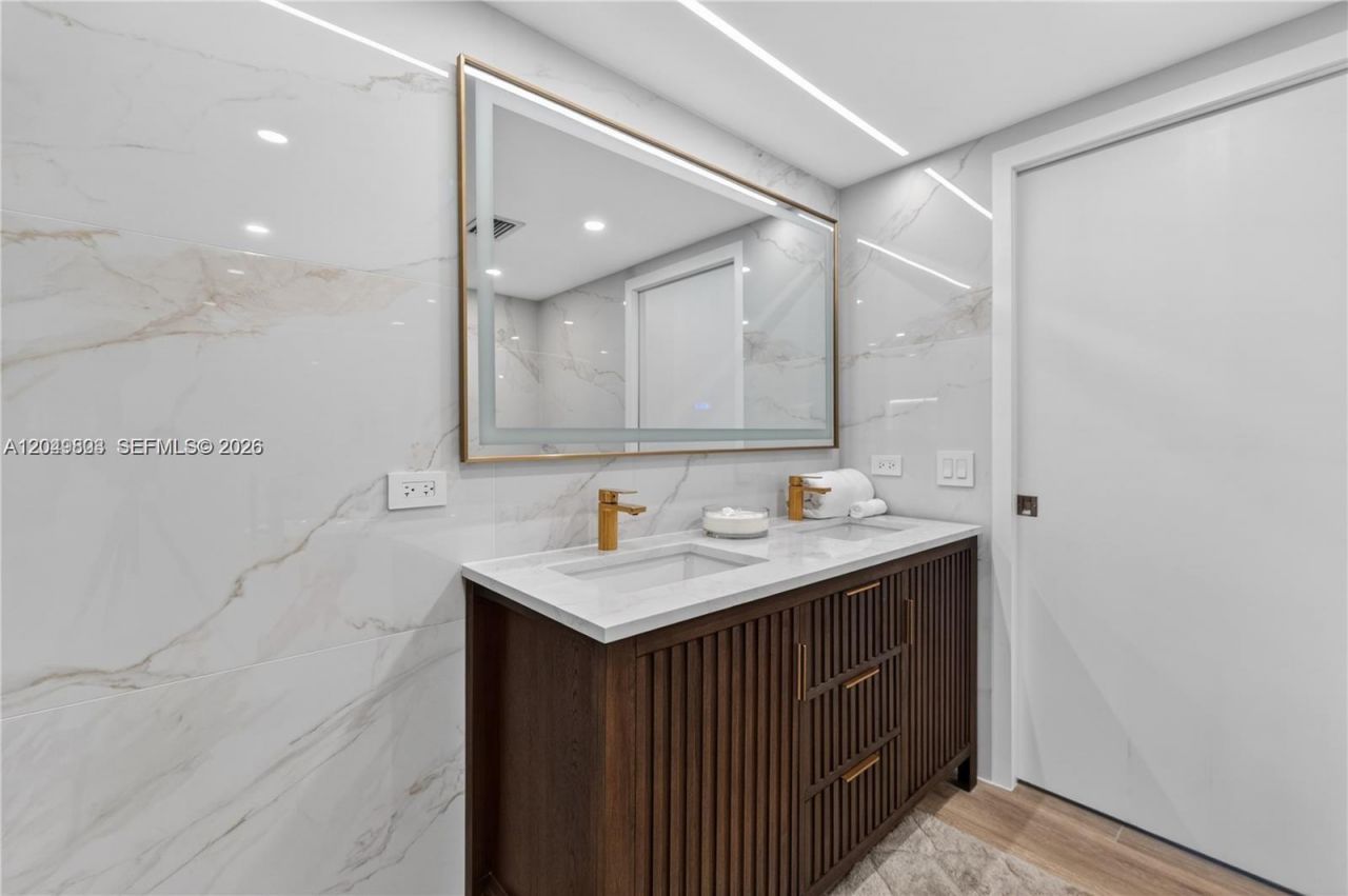 2301 Collins Ave , Unit 414, Miami Beach, FL 33139 Photo