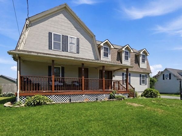 26 Paderewski Street, Chicopee, MA 01013