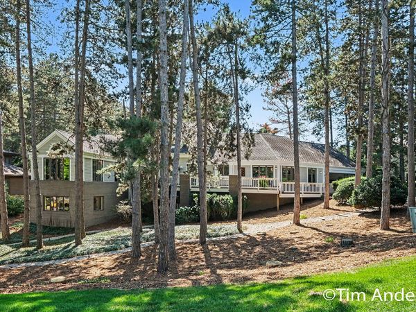 3433 Meadowood Trail Drive SE, Grand Rapids, MI 49546