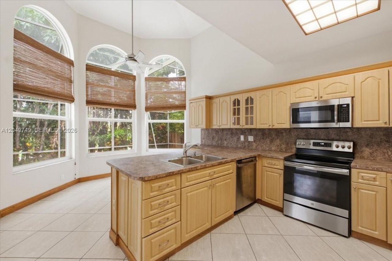 10545 NW 43rd Ter , Doral, FL 33178 Photo