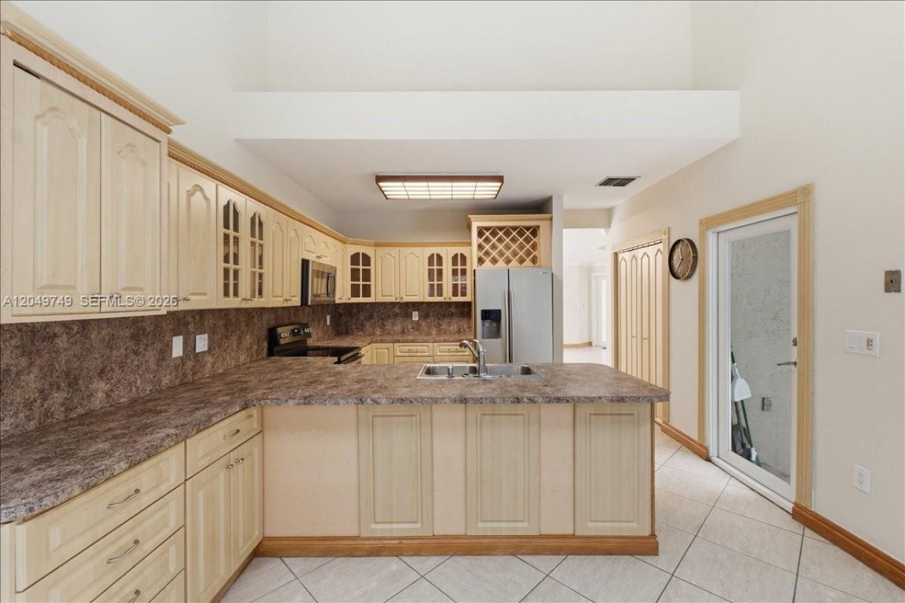 10545 NW 43rd Ter , Doral, FL 33178 Photo