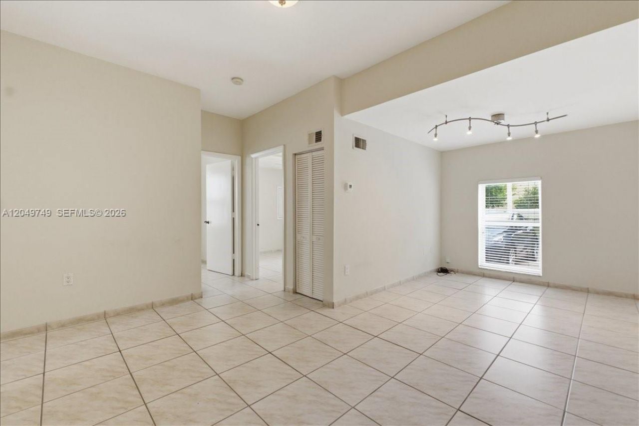 10545 NW 43rd Ter , Doral, FL 33178 Photo