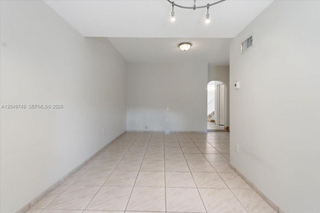 10545 NW 43rd Ter , Doral, FL 33178 Photo