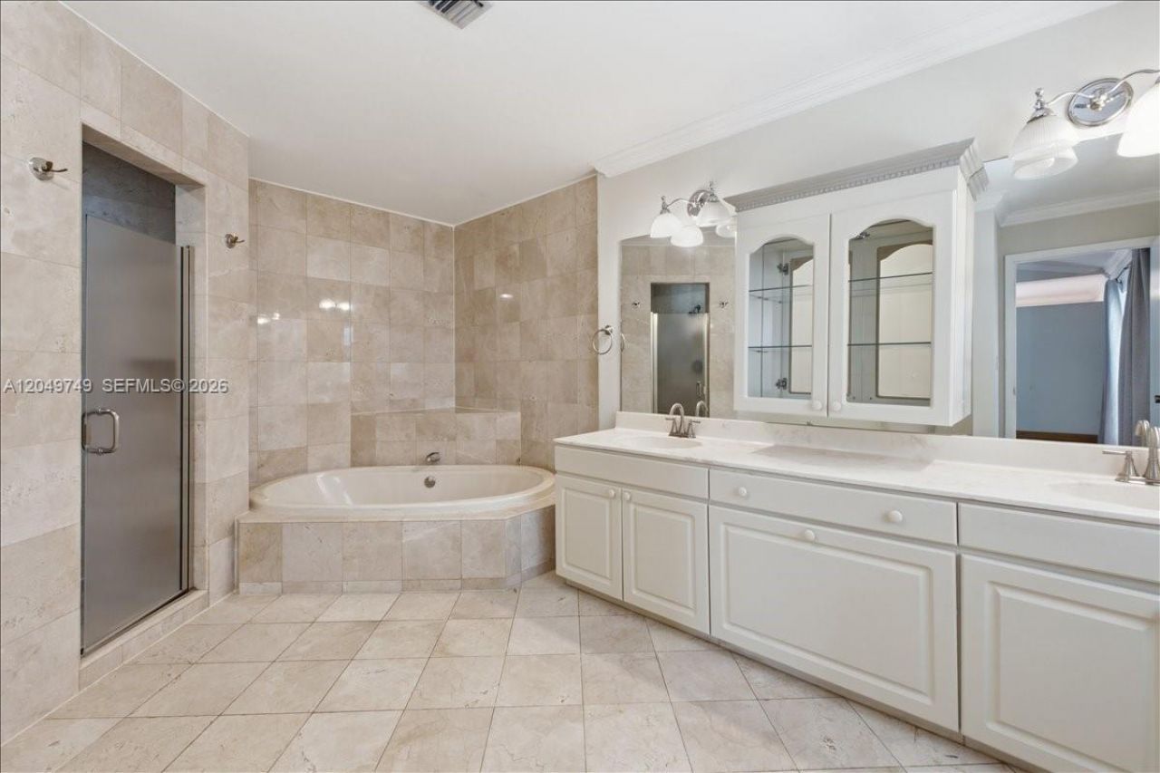 10545 NW 43rd Ter , Doral, FL 33178 Photo