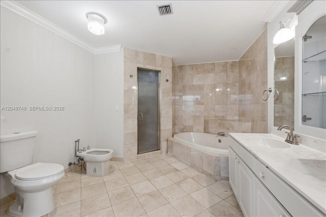 10545 NW 43rd Ter , Doral, FL 33178 Photo